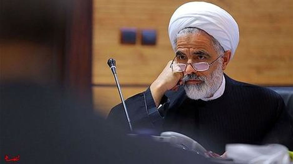 جوان: آقای مجید انصاری! تقصیر شماست یا رهبری؟
